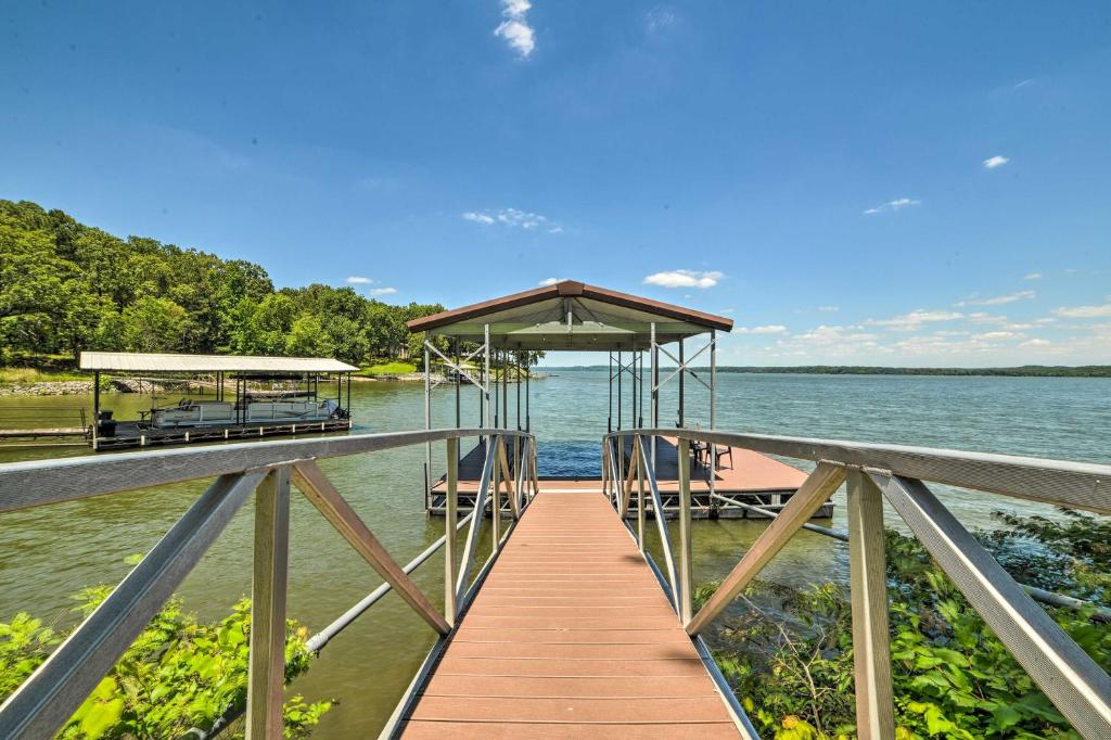 3,000 Sq Ft A-Frame Home on Kentucky Lake with Dock! photo 1