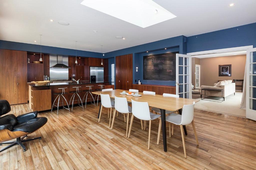 French City Mansion - Christchurch Luxury Home photo 2