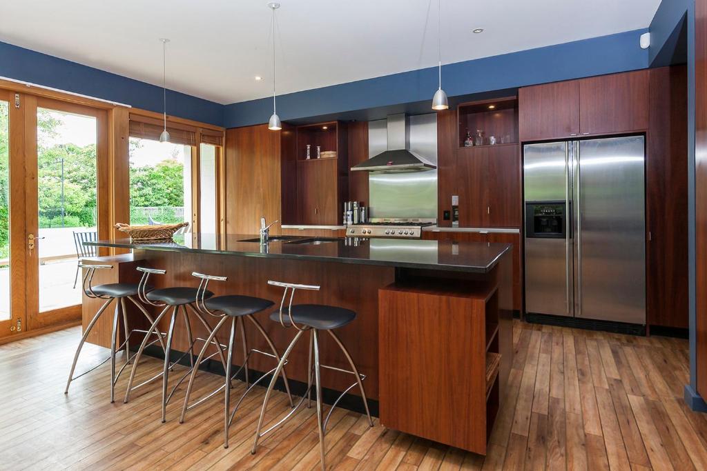 French City Mansion - Christchurch Luxury Home photo 3