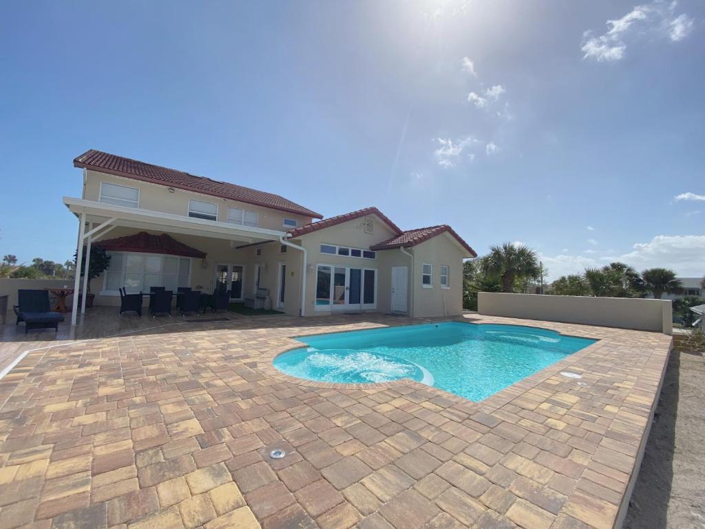 Castle, pvt pool, hot tub, beach, mini-golf, dock, fishing, ping pong photo 3