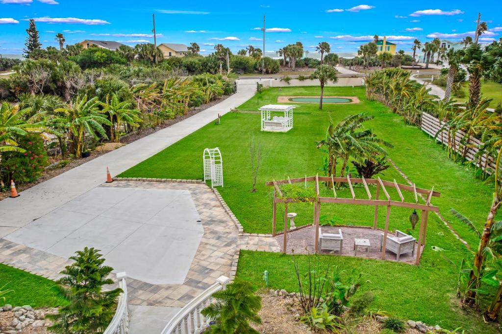 Castle, pvt pool, hot tub, beach, mini-golf, dock, fishing, ping pong photo 1