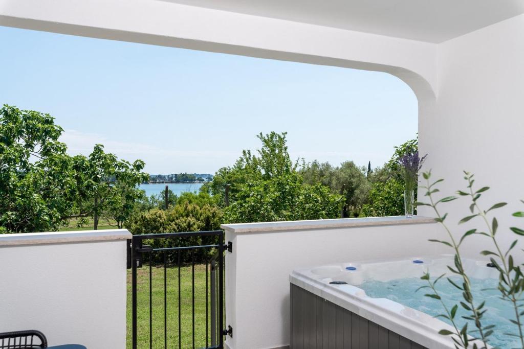Holiday Home Saladinka with Whirlpool photo 2