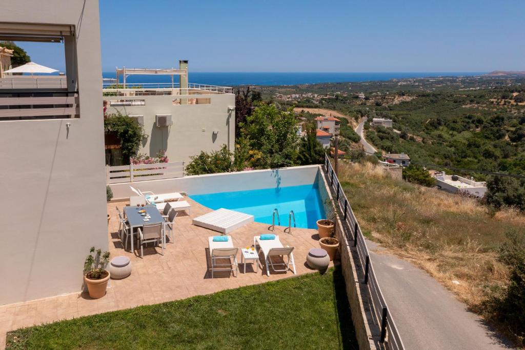 Linari Villa, a peaceful & cozy 2bdr villa with private pool! photo 2