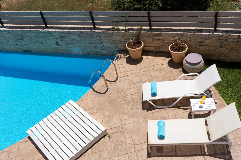 Linari Villa, a peaceful & cozy 2bdr villa with private pool! photo 4