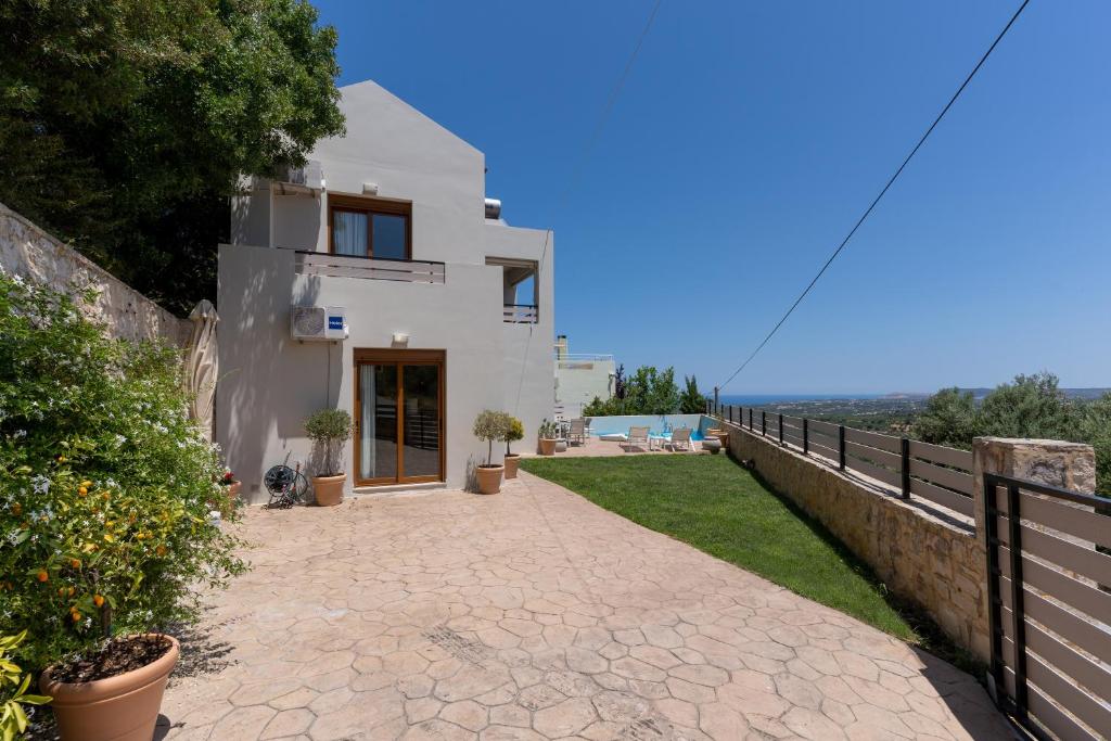 Linari Villa, a peaceful & cozy 2bdr villa with private pool! photo 3