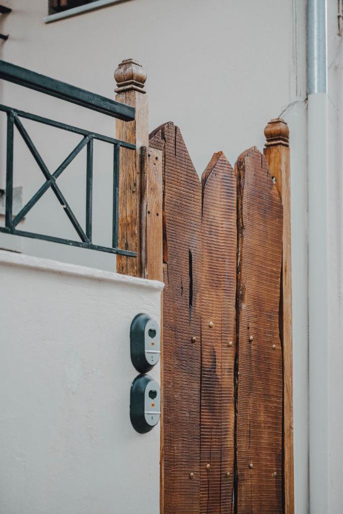 Varousi.Traditional house in old town of Trikala 1 photo 3