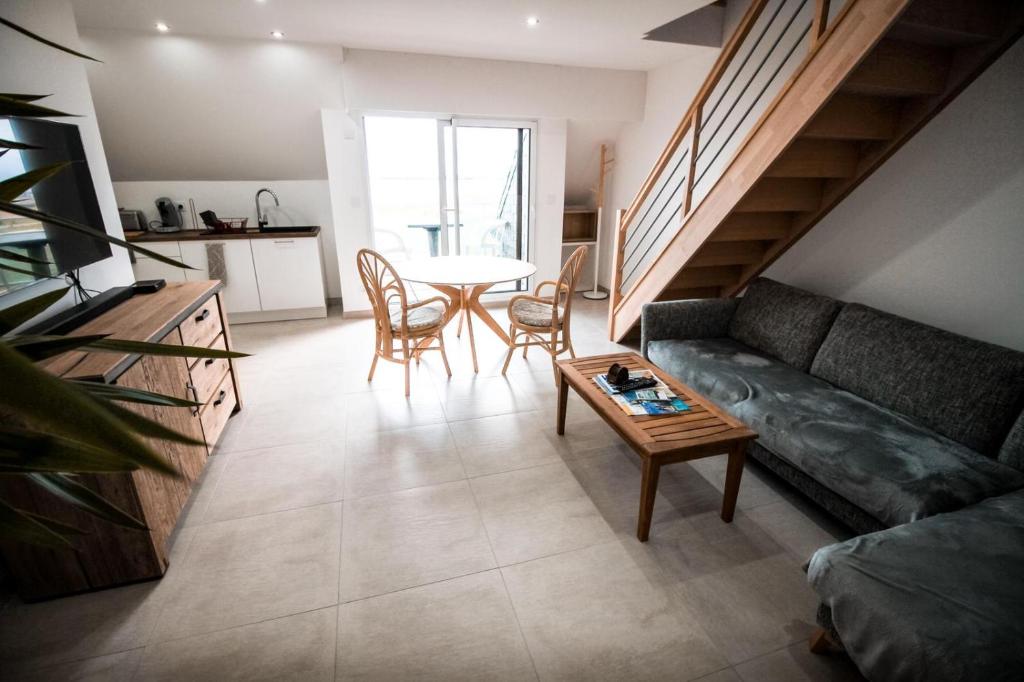 APPART-DUPLEX VUE MER PANORAMIQUE BALCON & PISCINE proche commerce photo 3