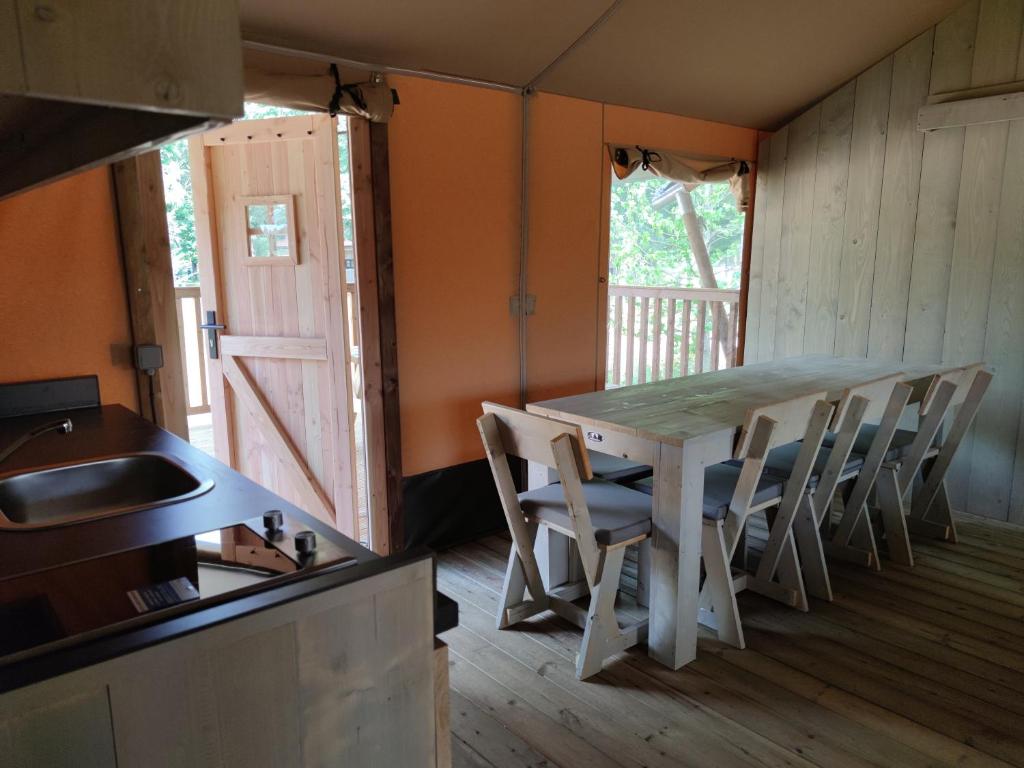 TEIRABOA BASE CAMP photo 4