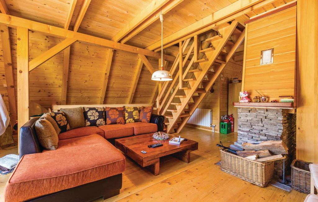 Beautiful 3-Bed House in Crni Lug photo 3