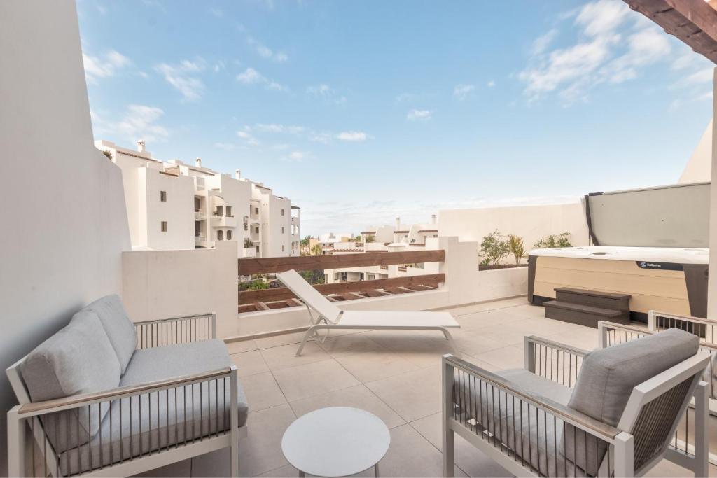 Teguise 3-3 PENTHOUSE POOL VIEW & JACUZZI 2B photo 1