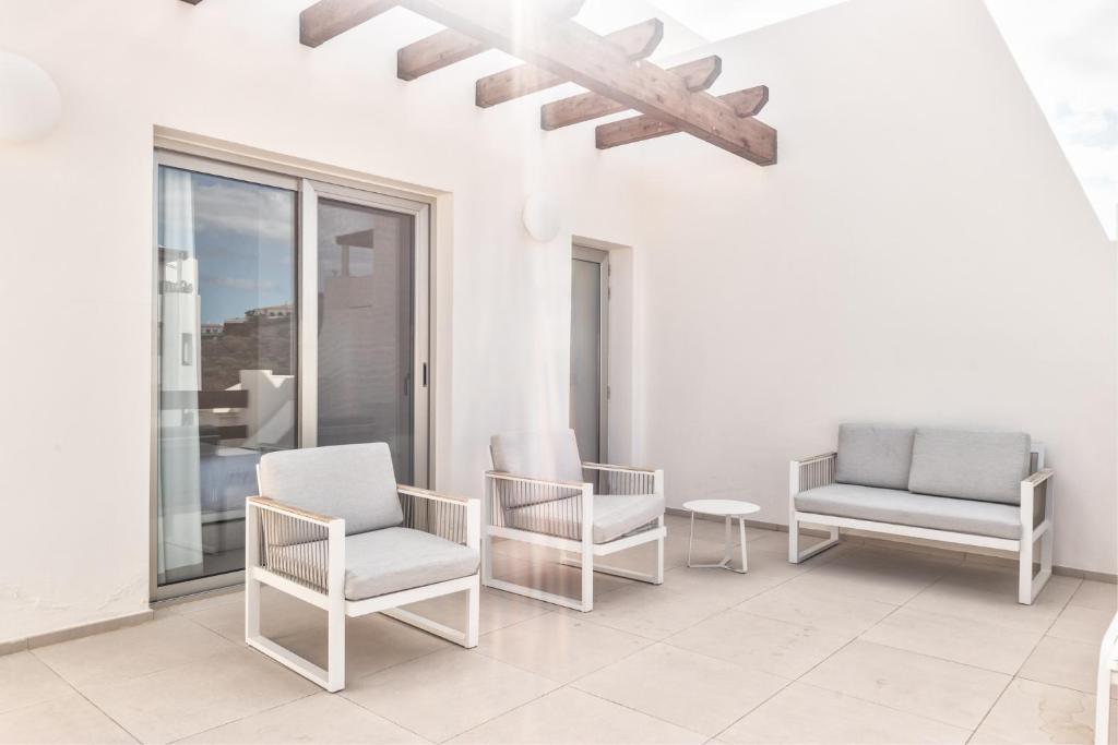 Teguise 3-3 PENTHOUSE POOL VIEW & JACUZZI 2B photo 2