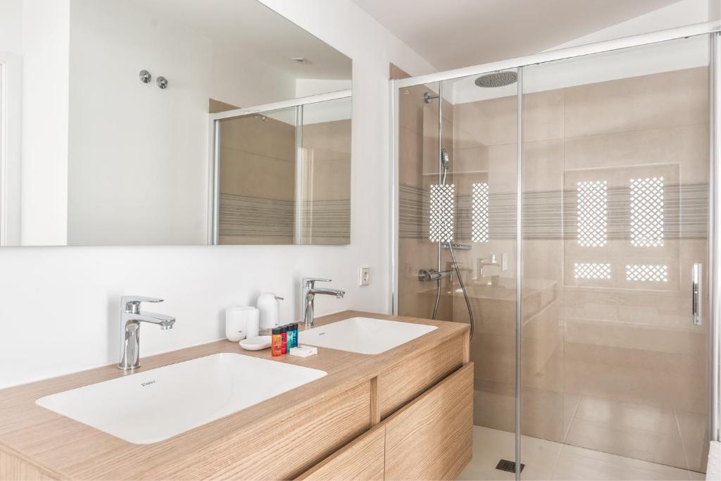 Bentor 3-3 PENTHOUSE POOL VIEW & JACUZZI 2B photo 4