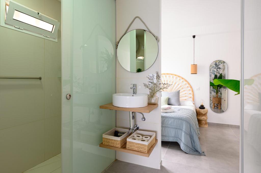 Stylish Sea View Accommodation Las Canteras - Tap to explore photos