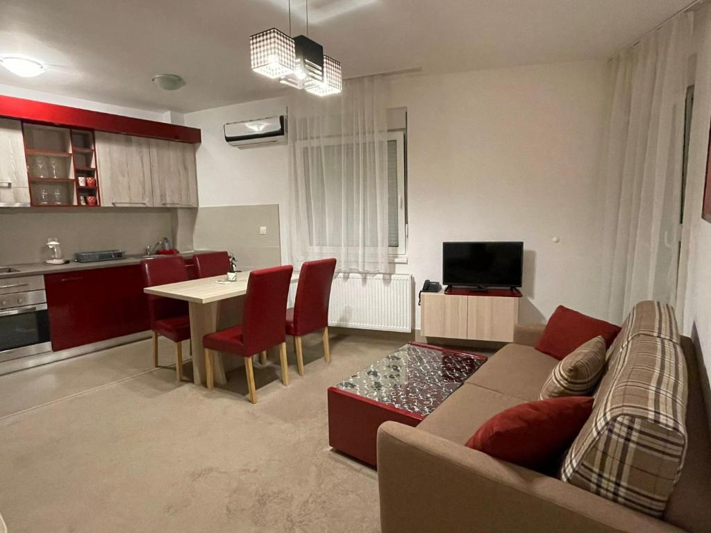 Holiday Wing Apartments photo 4