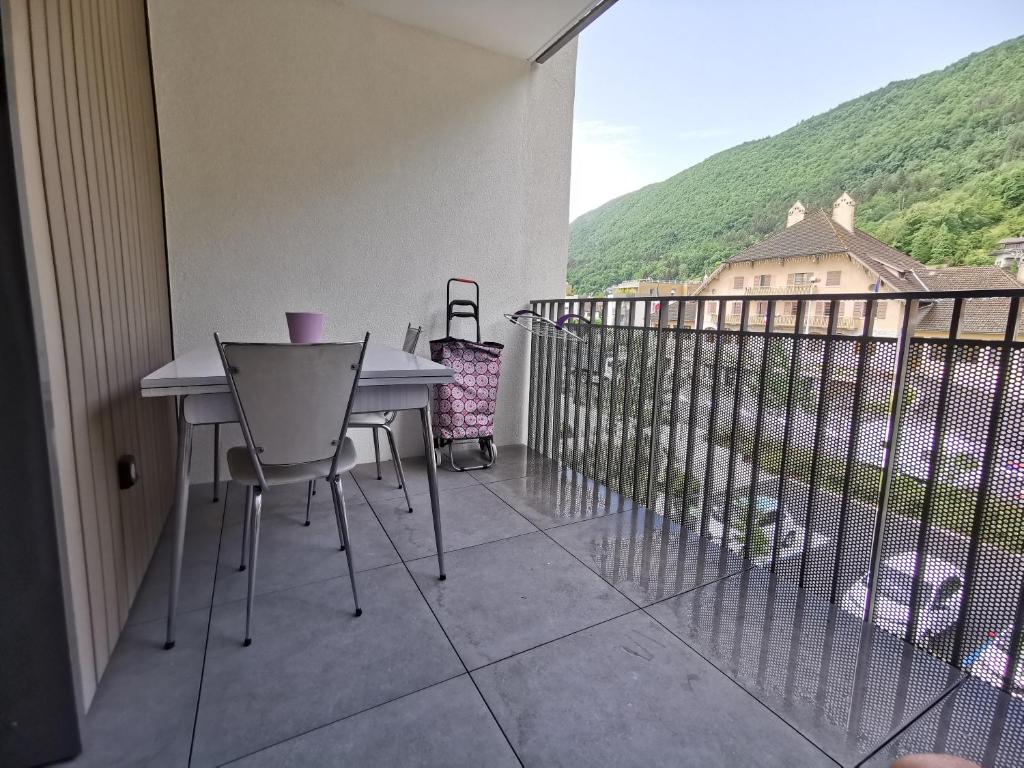 SEMNOZ & LAC - WIFI - Parking - Netflix - Balcon - Centre-ville photo 4