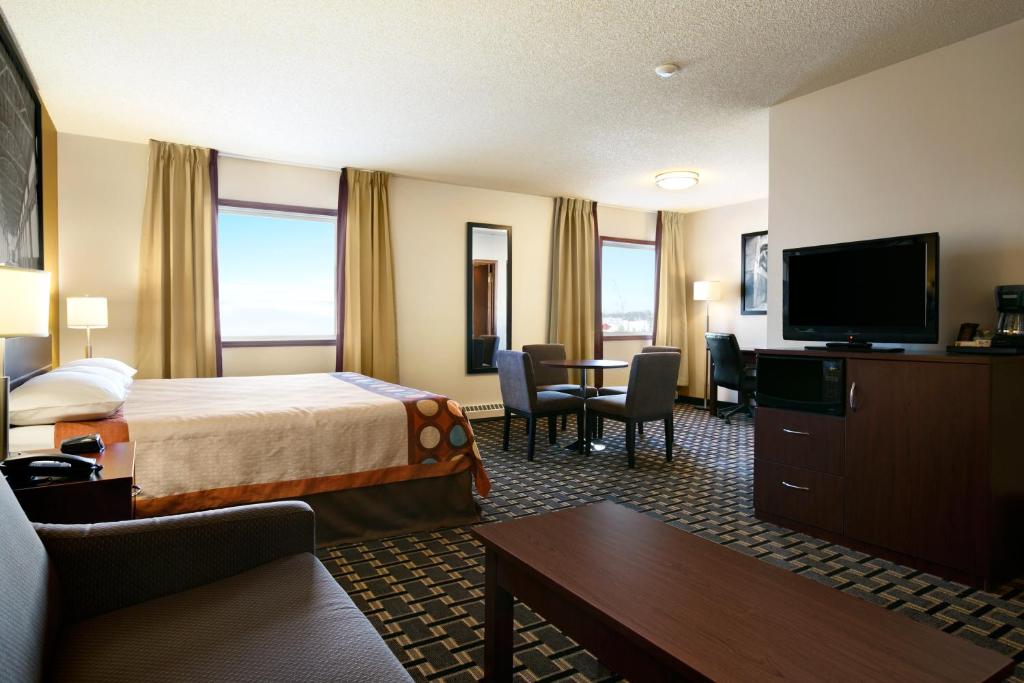Super 8 by Wyndham Fox Creek photo 2
