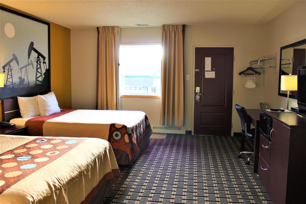 Super 8 by Wyndham Fox Creek photo 1