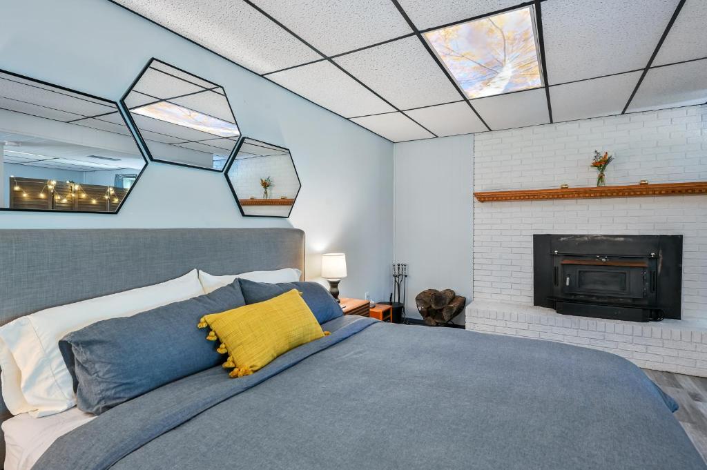 Romantic Garden Studio - 1br - Indoor Fireplace image