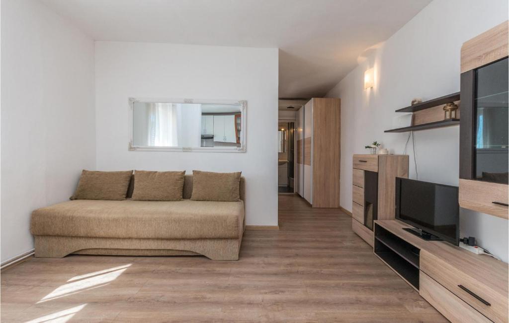 Amazing Apartment In Nevidane With 1 Bedrooms And Wifi photo 3