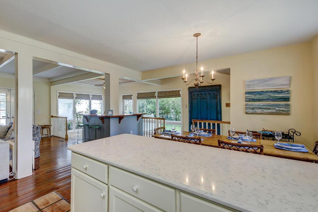 Under The Oaks - Island Living At Its Best photo 4