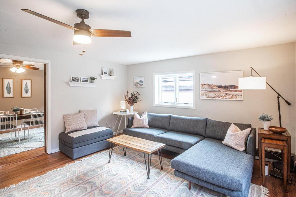 225 6th Avenue Unit 3 photo 2