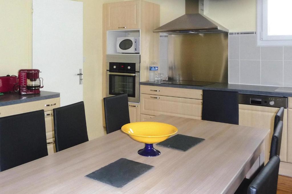 Holiday Home St- Gildas-de-Rhuys - BRE04302-F photo 4