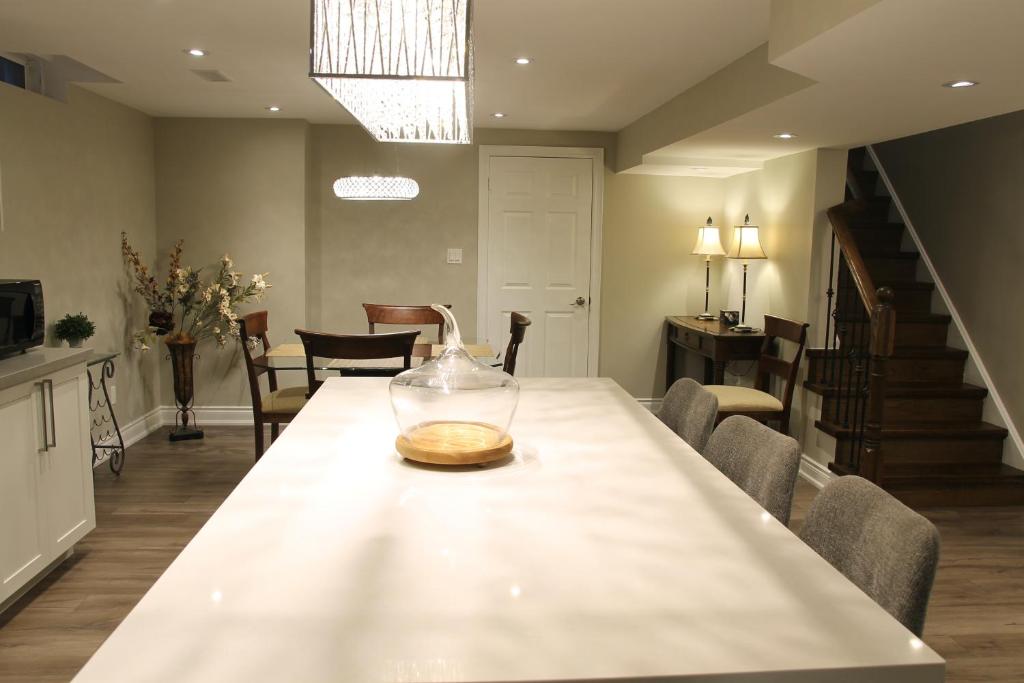 Fully Furnished private basement with separate entrance photo 4