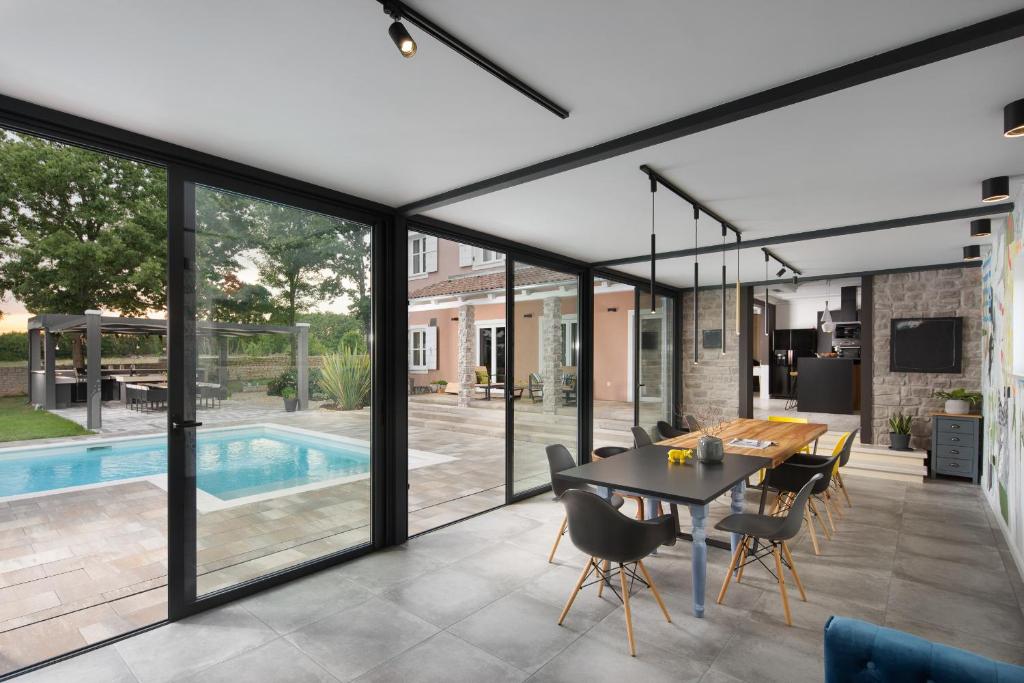 Villa Green Frame photo 2