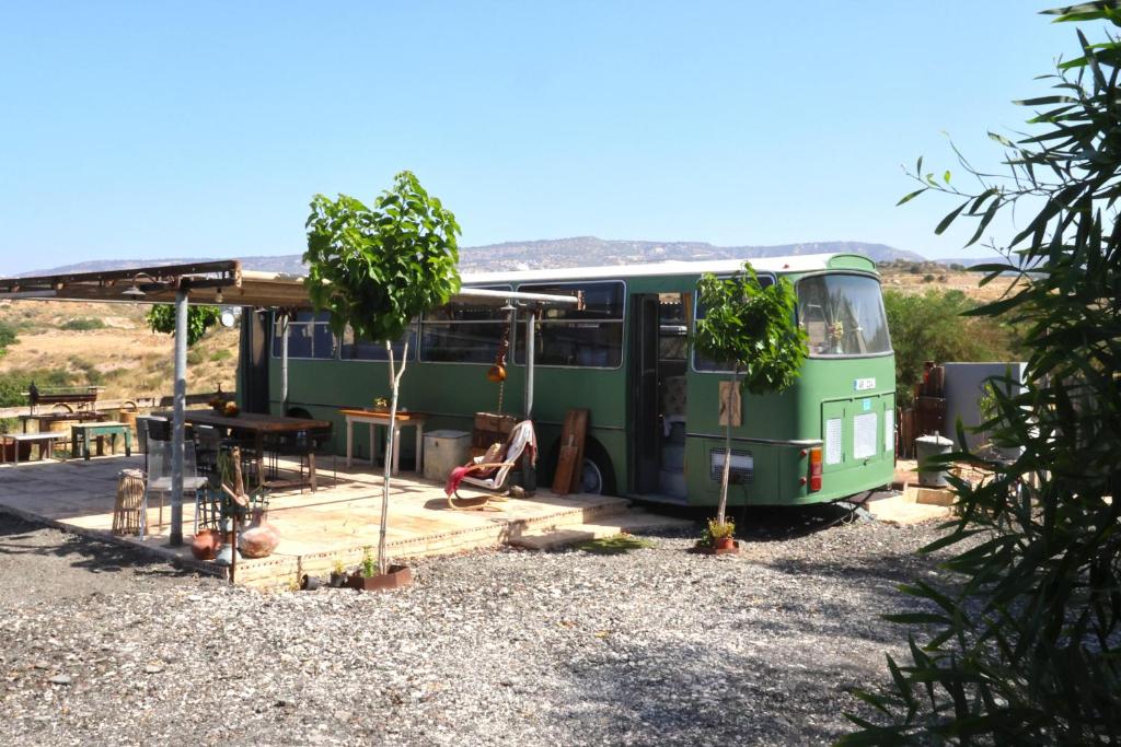 Green Bus unique & private 3 min from Coral Bay