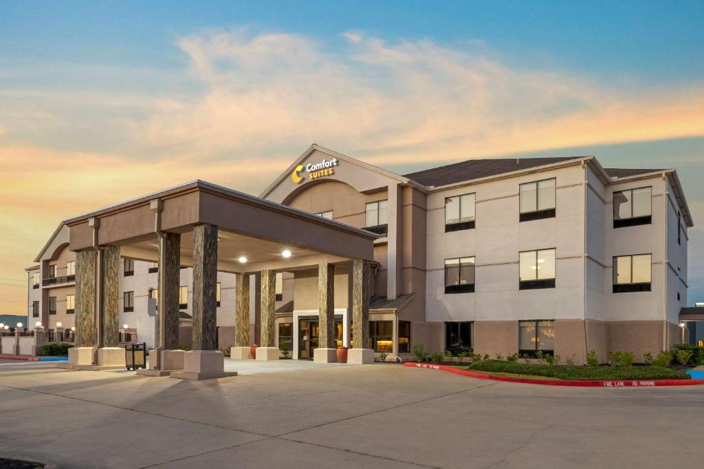 Comfort Suites La Porte image