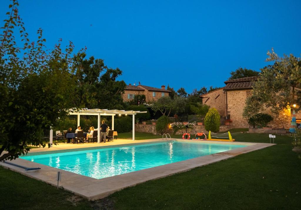 Villa La Francigena - Tuscan Villa with Private Pool & Jacuzzi - Tap to explore photos