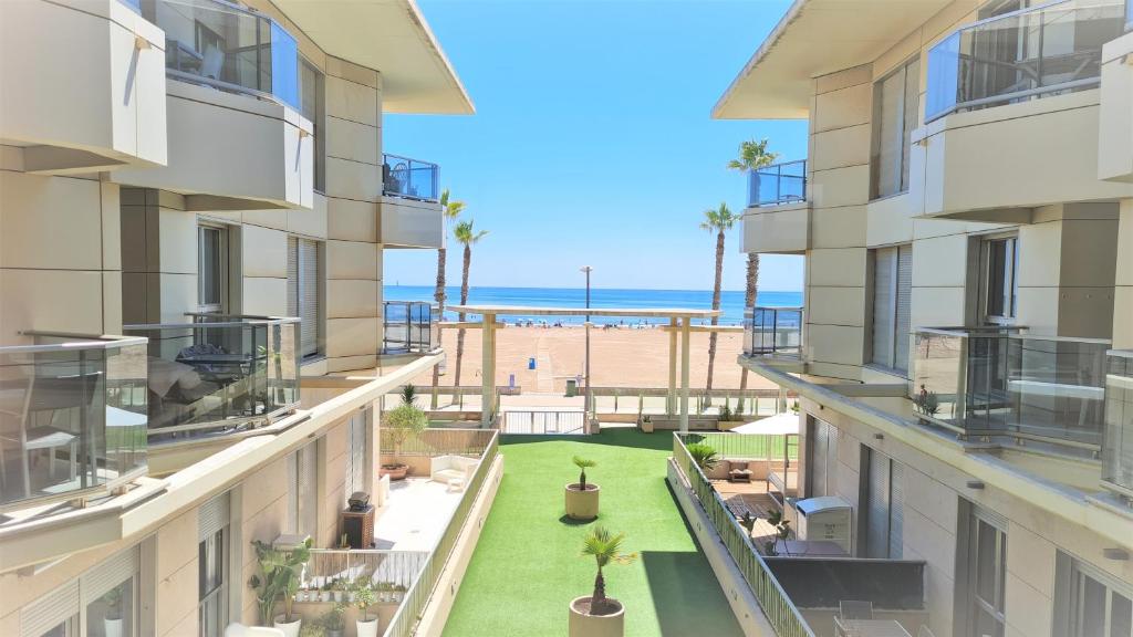 BEACH VALENCIA 13 - Luxury Beachfront Apartament photo 1