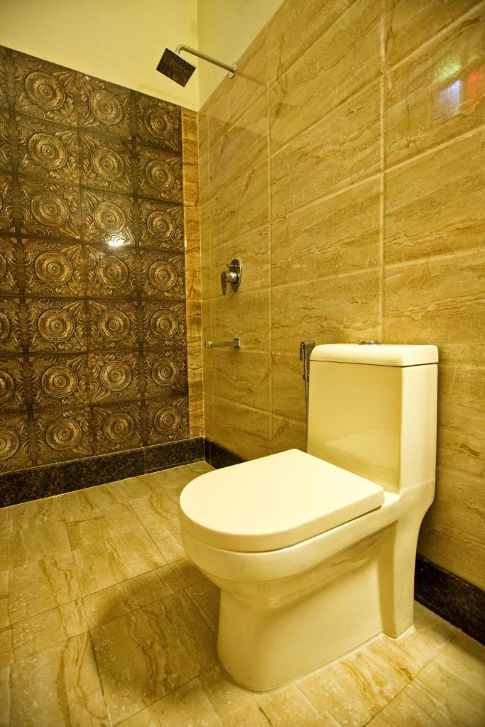 Двухместный (Улучшенный двухместный номер с 1 кроватью), Hotel Kalyan
