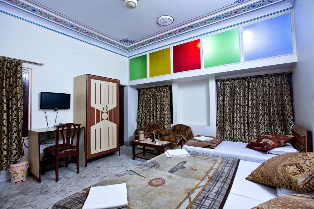 Трехместный (Стандартный трехместный номер с вентилятором), Hotel Kalyan