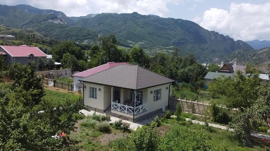 Abbasov's guest house-In Lahij