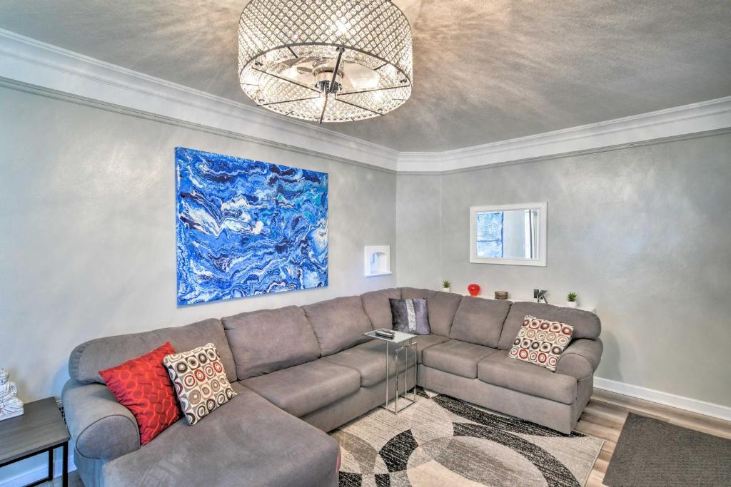 Urbandale Oasis Game Room, Patio, Grill and More! photo 3