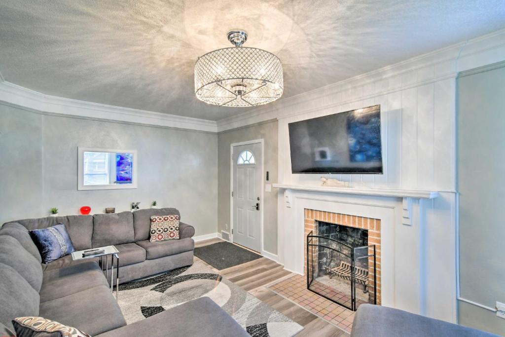 Urbandale Oasis Game Room, Patio, Grill and More! photo 4