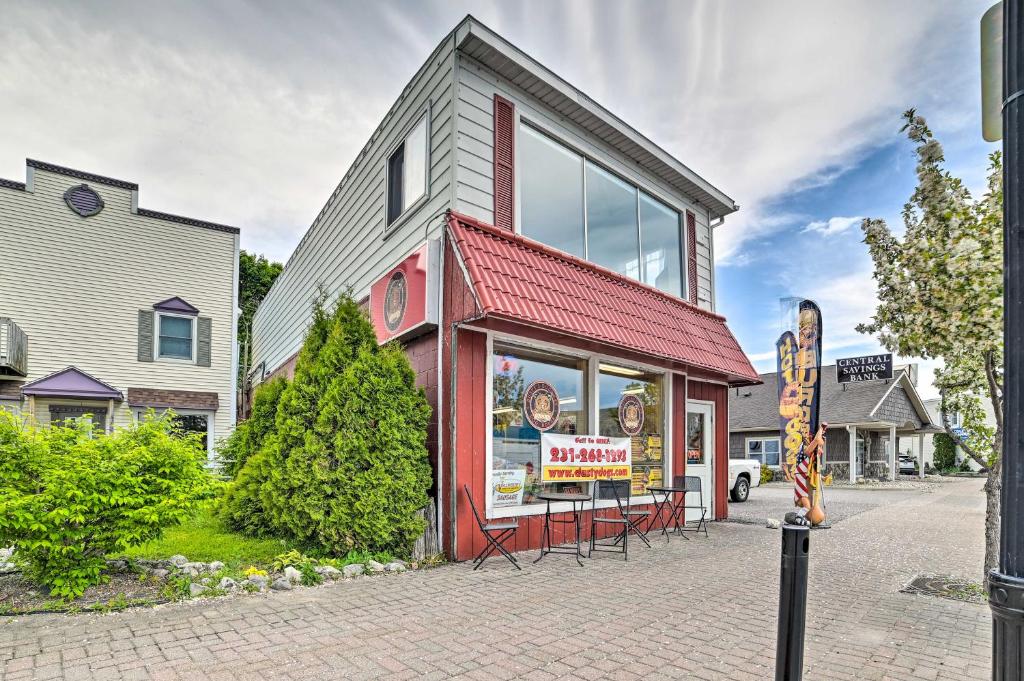 Walkable St Ignace Condo with Lake Huron Views photo 2