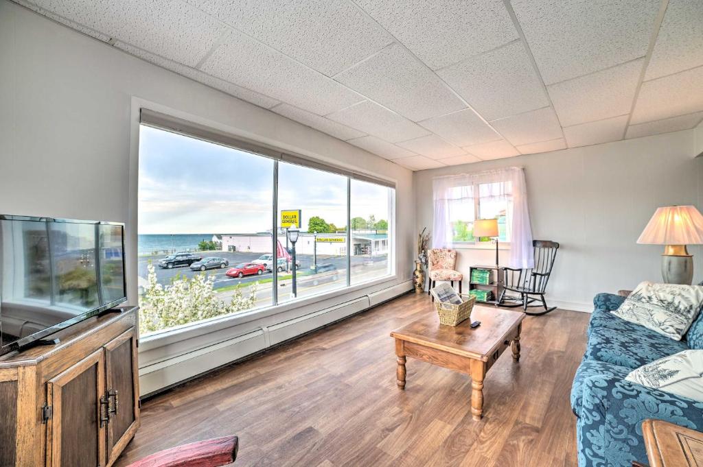 Walkable St Ignace Condo with Lake Huron Views photo 4