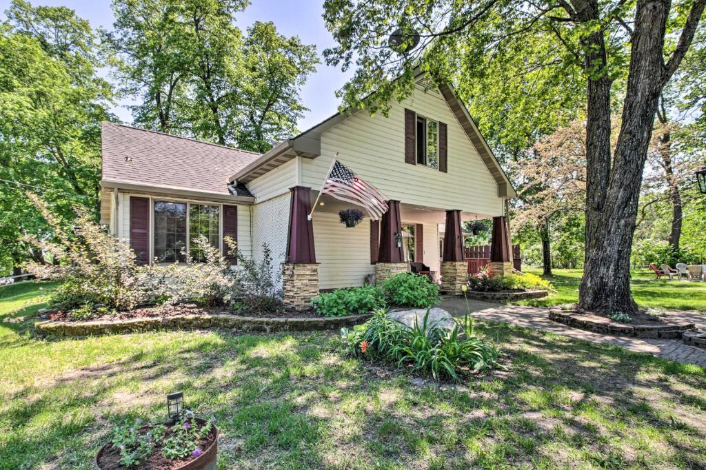 Retreat with Lake Access and Private Boat Dock! photo 1
