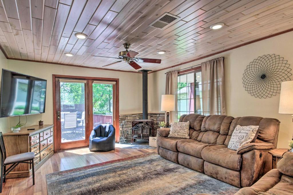 Retreat with Lake Access and Private Boat Dock! photo 4