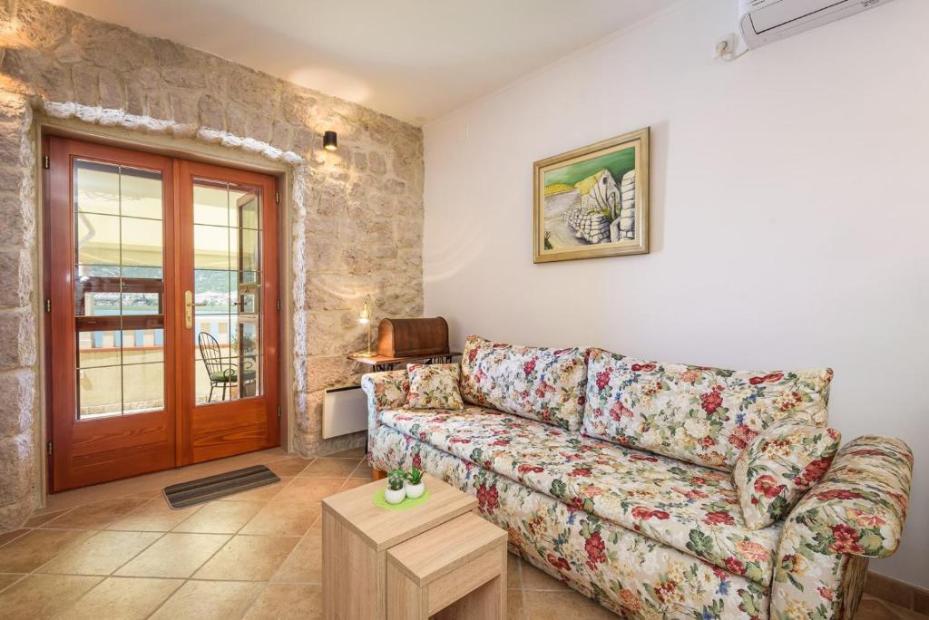 Apartment Jadranka with Sea View in Rogotin photo 3