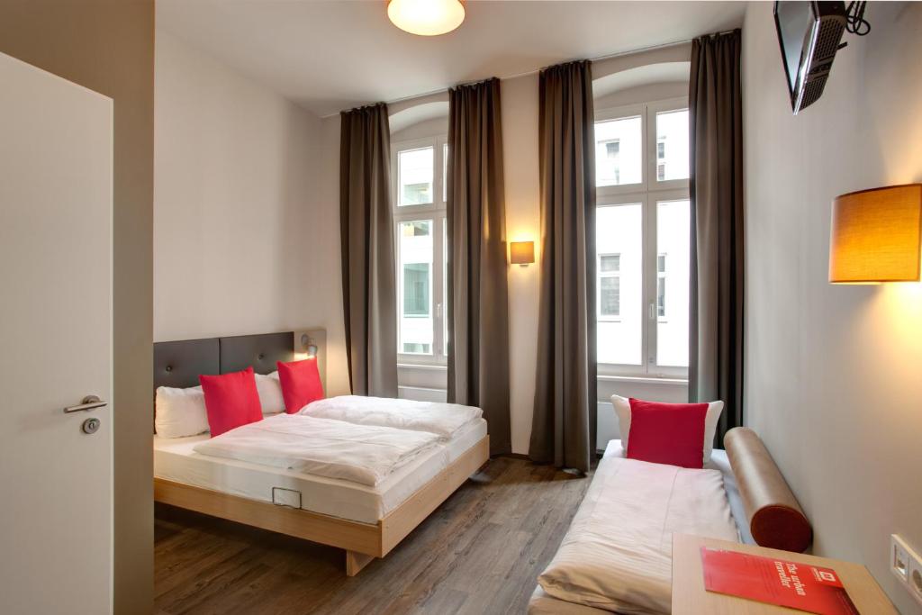 Трехместный (Трехместный номер), MEININGER Hotel Berlin Mitte