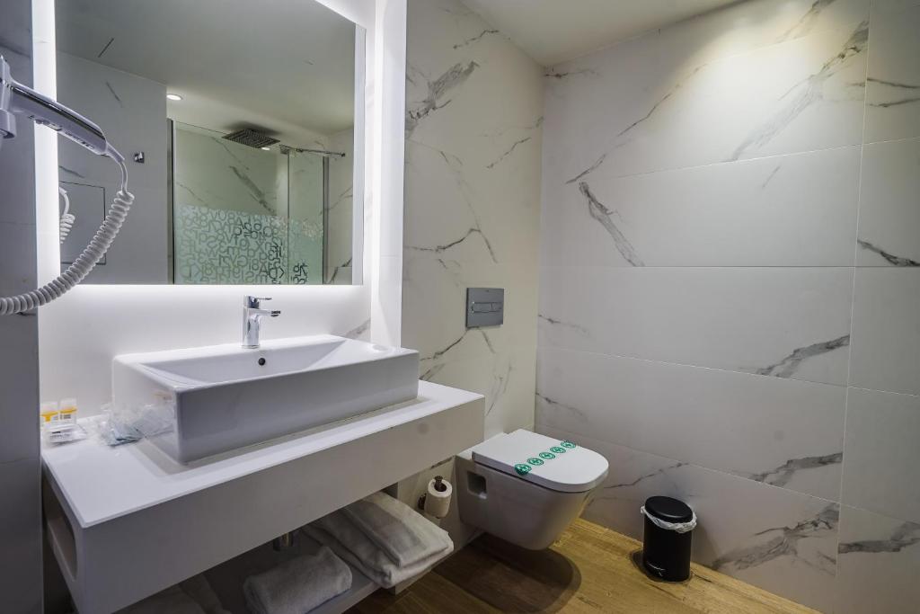 Hotel Brisamar Suites photo 2