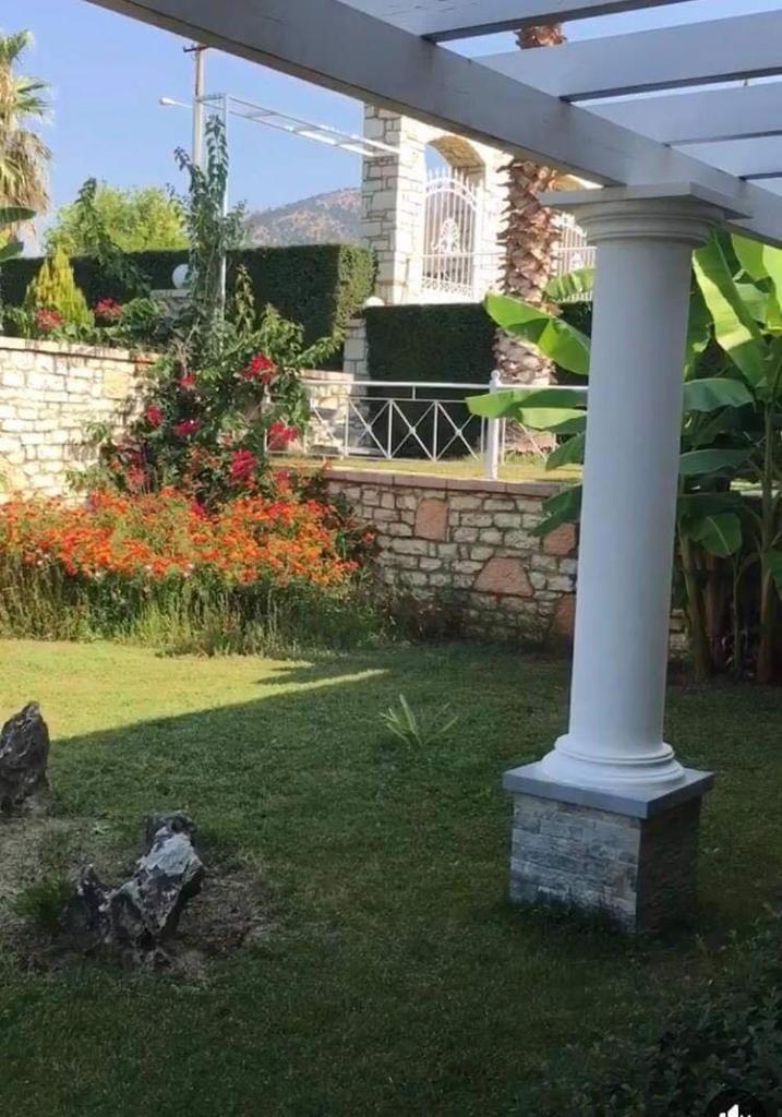 Full apartment with private garden photo 3