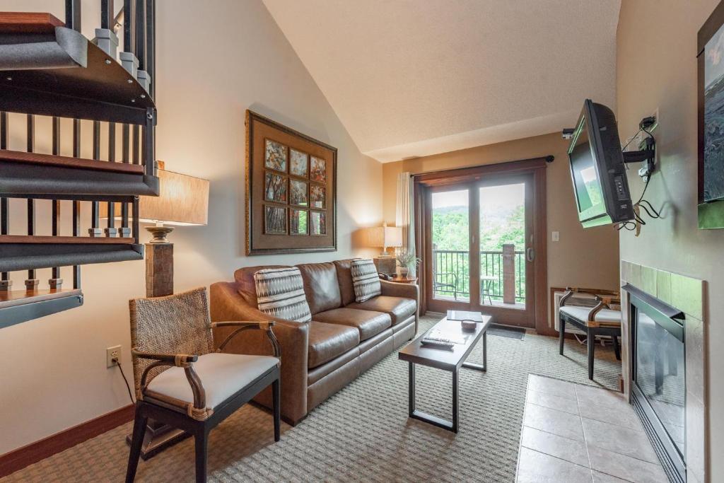 A307 One Bedroom & Loft Lake View image