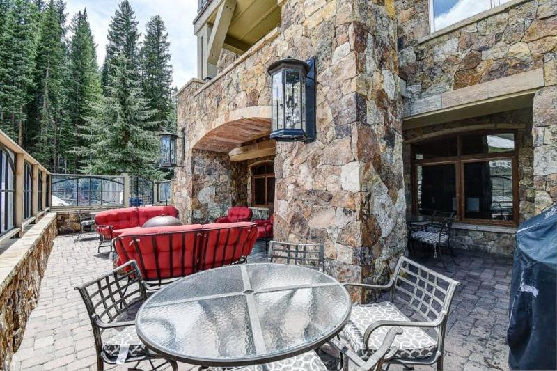 Premier 4 Bedroom Ski in, Ski out Lone Eagle Condo With the Best Access to Skiing in Keystone image