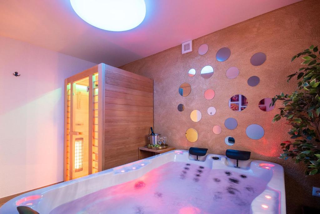 Wellness Studio D'Or - Exclusive NEW apartment With whirlpool, sauna, sunny terrace, private parking photo 2