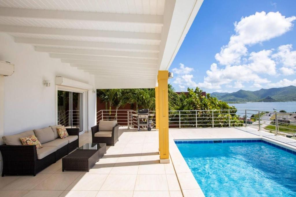 Charming 3-Bed Villa in Maho photo 2