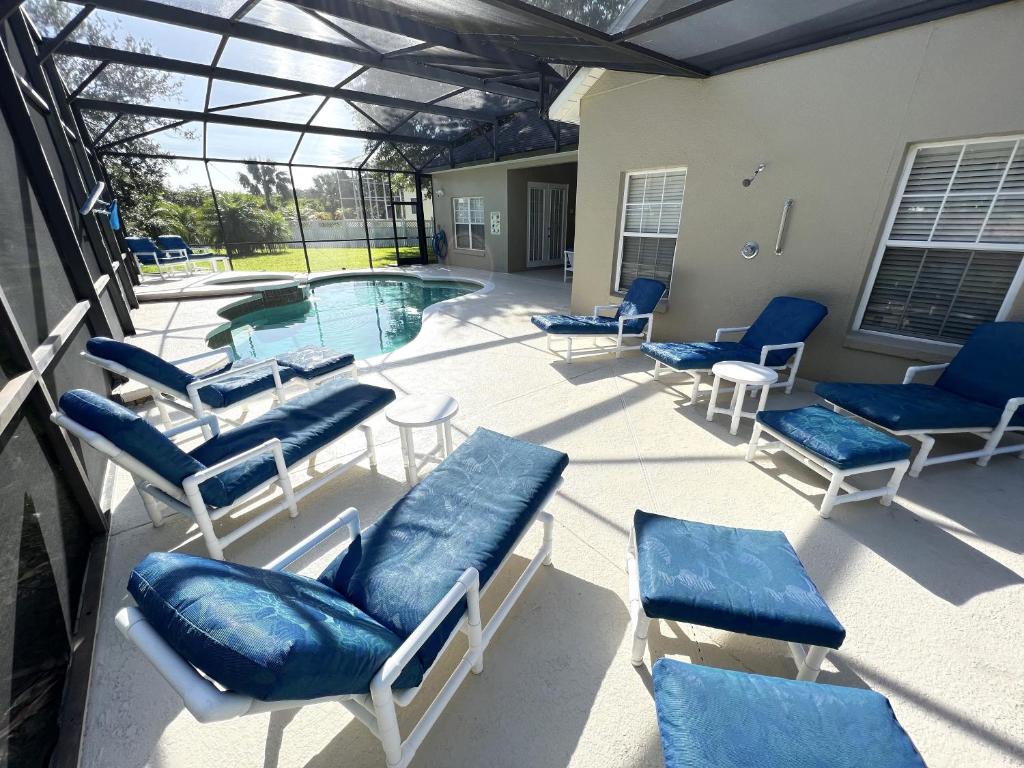 Mickeys Corner - Fantastic 5BR with Large Private Garden Pool Hot Tub Game Room Gas BBQ 2 Miles to Disney image